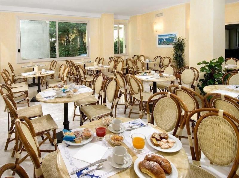 Hotel Prestige Каттолика Экстерьер фото