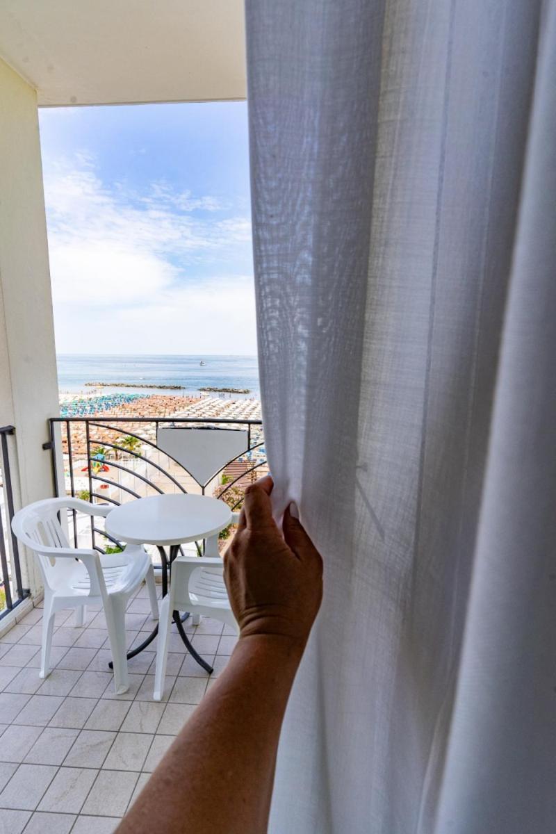 Hotel Prestige Каттолика Экстерьер фото