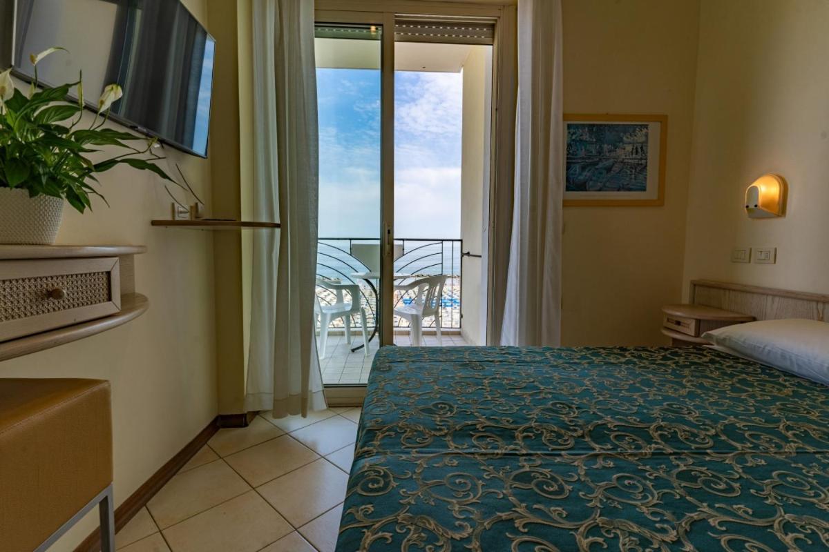 Hotel Prestige Каттолика Экстерьер фото