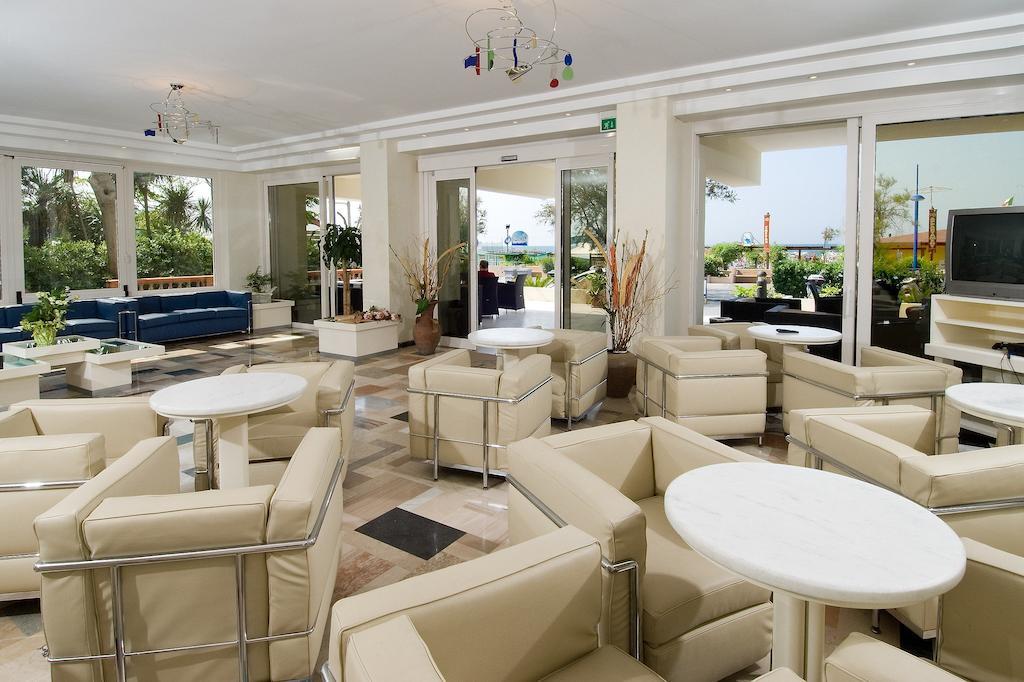 Hotel Prestige Каттолика Экстерьер фото