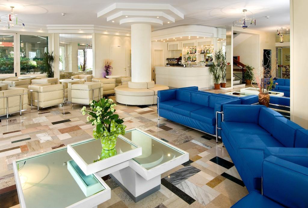 Hotel Prestige Каттолика Экстерьер фото